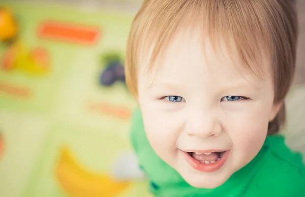 Ragazzo sorridente — Foto Stock