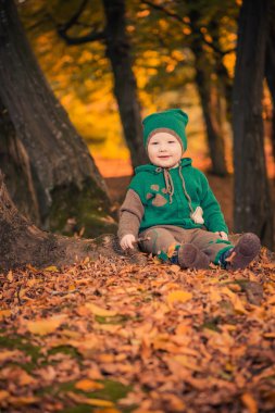 Yeşil orman çocuğu