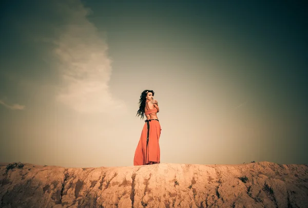 Mujer en rojo — Foto de Stock