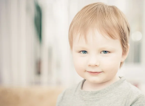 Sarışın çocuk portresi — Stok fotoğraf