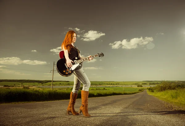 Guitarist at freeway — Stock Photo, Image