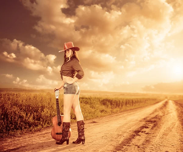 Woman in hat at rural road — Stock Photo, Image