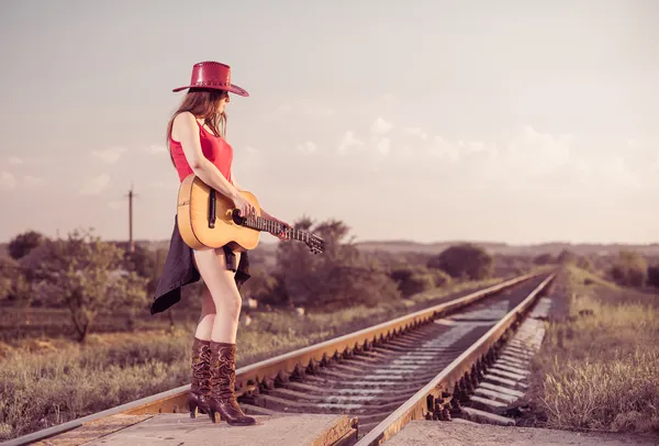 Mujer artística con guitarra — Foto de Stock