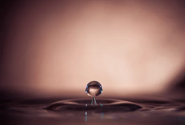Drop over water — Stockfoto