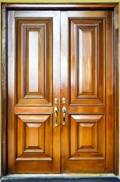 Puerta de madera pesada — Foto de Stock