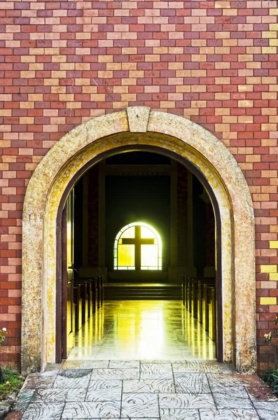 Entrée de la voûte de l'église — Photo