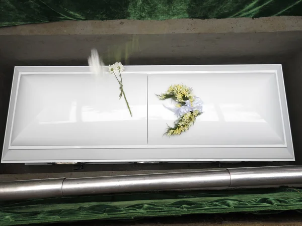 White Coffin — Stock Photo, Image