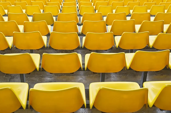 Assentos de Bleacher amarelo — Fotografia de Stock