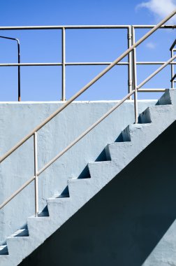 Mavi beton merdivenler