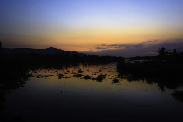 Kırsal günbatımı Nehri — Stok fotoğraf