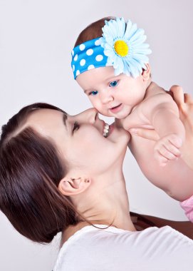 Mutlu anne ve kızı.