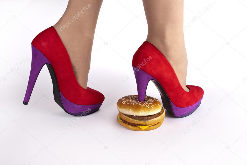 Hamburger under the heel. There is no calories. Unhealthy diet