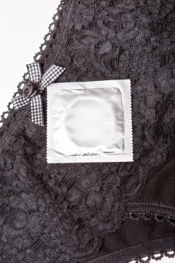 Prezervatif kadın şort