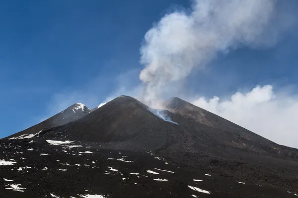 Vulcão Etna erupção 12 Abril 2012 - Catania, Sicília — Fotografia de Stock