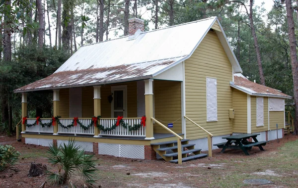 Une vieille maison américaine en bois — Photo