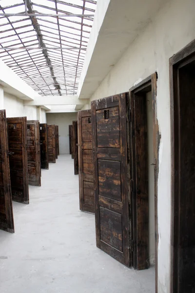 Pokoje więzienia w obozie koncentracyjnym — Zdjęcie stockowe