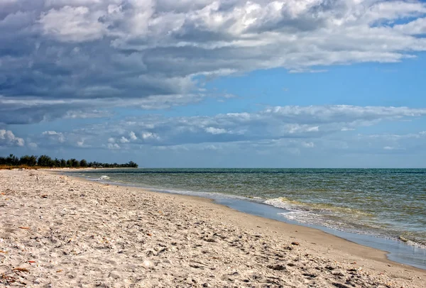 Uma praia deserta em Miami — Fotografia de Stock