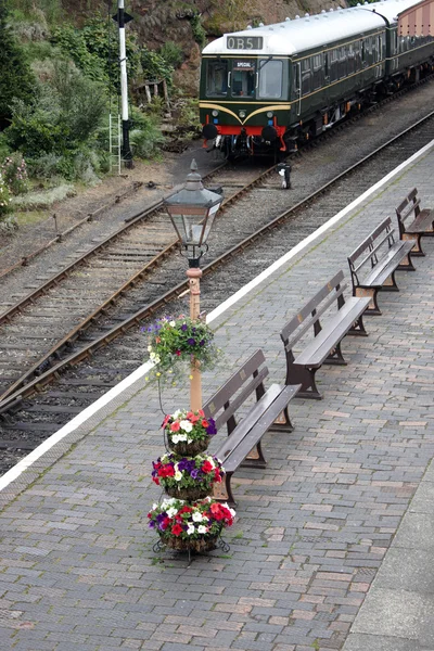 Et tog i Watchet station - Stock-foto