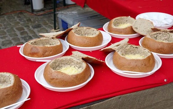 Rouleaux de pain avec fromage à l'intérieur — Photo