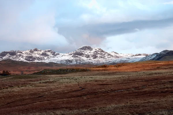 Montagnes dans le district du lac — Photo