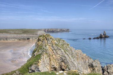 Anonim kişi ile kumlu bir plaj