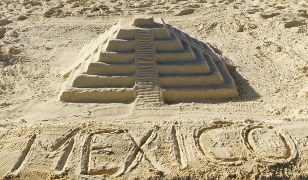 Sand sculpture of Chichen Itza, Mexico — Stock Photo, Image