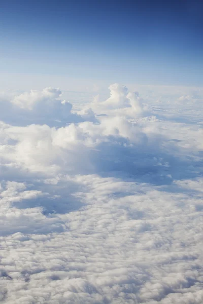 Полет по небу — стоковое фото