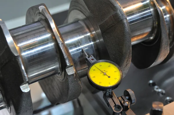 Examination of a crankshaft — Stock Photo, Image