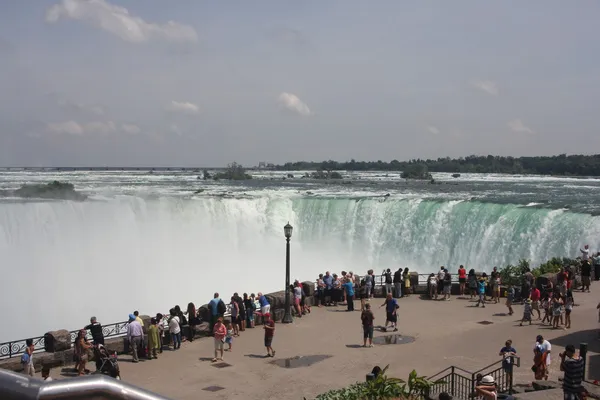 Horseshoe Falls, Canadian, with Tourists — Stock Photo, Image