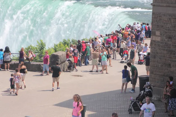 Podkowa spada, kanadyjski, turystów Obrazek Stockowy