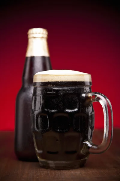 Vaso y botella de cerveza — Foto de Stock