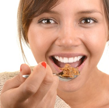 kadın onun mısır gevreği sahiptir