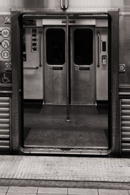 Metro kapıları