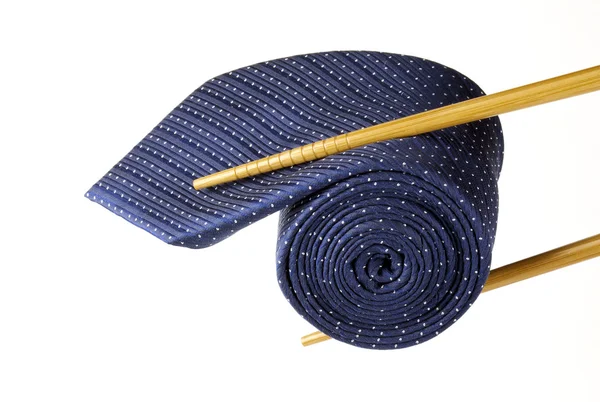 Blauwe stropdas en eetstokjes — Stockfoto