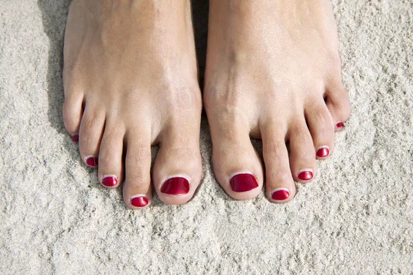 Uñas rojas de los pies — Foto de Stock