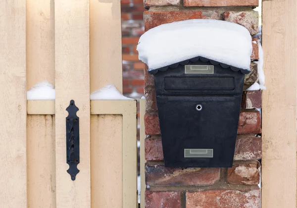 Skrzynka pocztowa w zimie — Zdjęcie stockowe