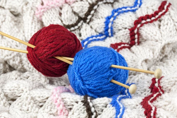 Red and blue threads — Stock Photo, Image
