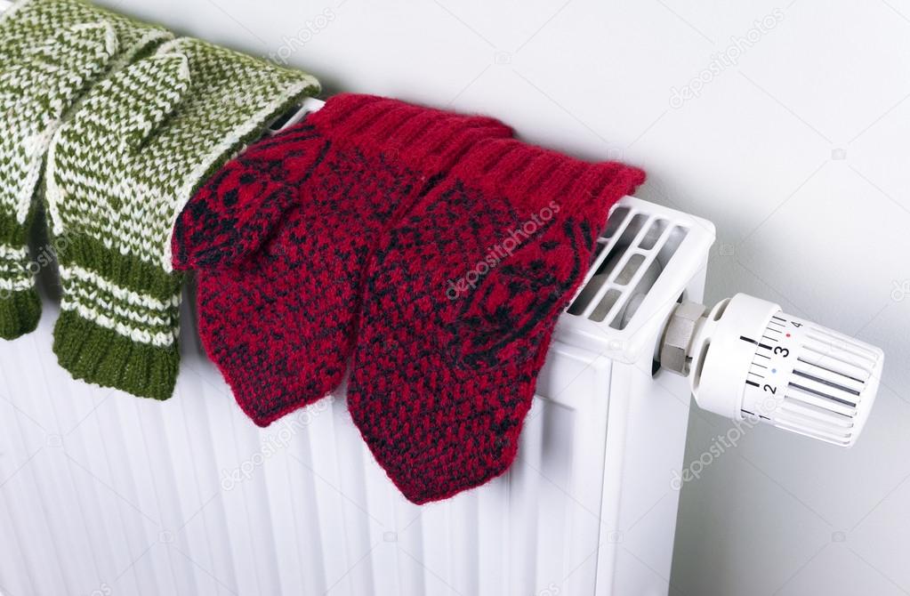 Knitted gloves drying