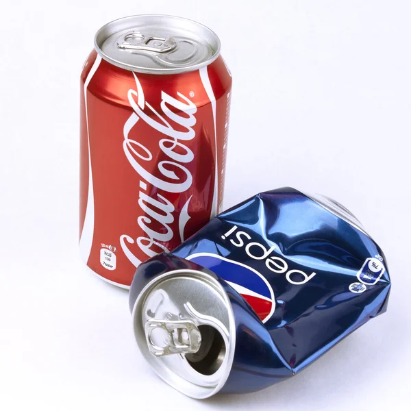 可口可乐和百事可乐罐 — 图库照片