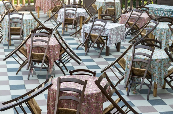 Chaises et tables — Photo