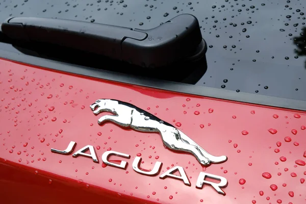 Nida Λιθουανία Ιουλίου 2022 Κλείσιμο Του Εμβλήματος Του Αυτοκινήτου Jaguar — Φωτογραφία Αρχείου