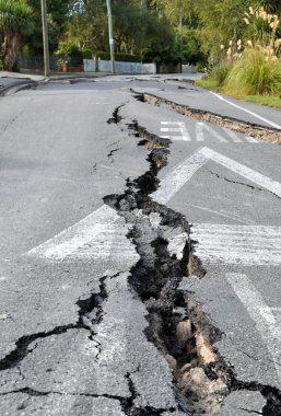 Christchurch deprem - avonside çatlaklar