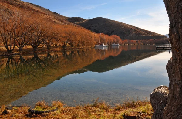 Lago di Benmore in autunno, Otago, Nuova Zelanda — Foto Stock