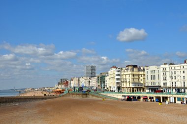 Brighton İngiltere - town ve bir bahar günü sahilde