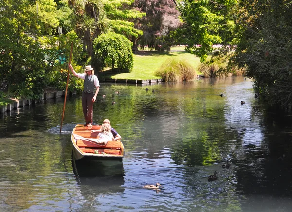 Punting on the Avon River, Christchurch, New Zealand — Stock Photo, Image