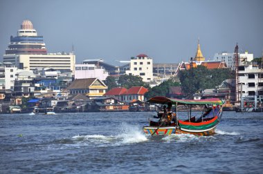 Long tail tekne chao phraya Nehri'nin bangkok Tayland