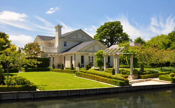 Hermosa casa y jardín, Mona Vale Christchurch — Foto de Stock
