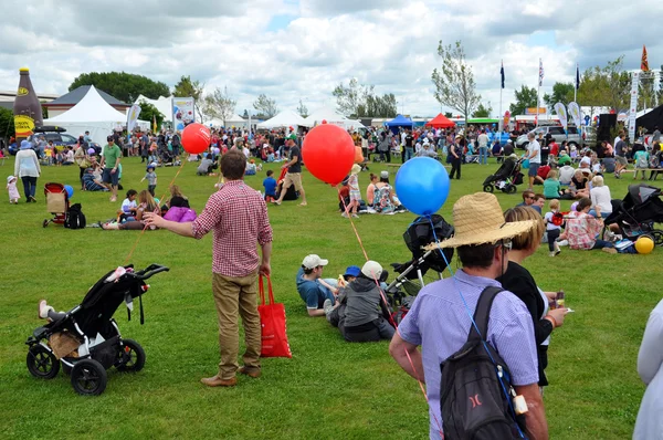 Families Picnic at the 2012 Canterbury A&P Show. — Stock Photo, Image