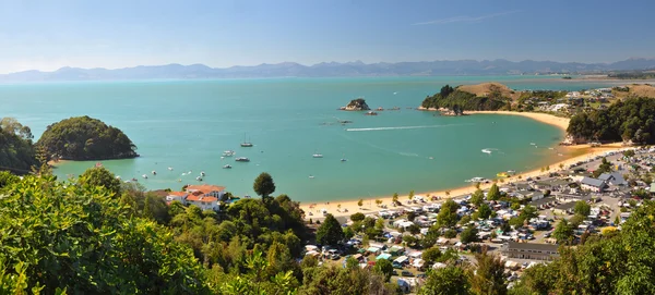 Kaiteriteri camp & strand panorama, Nieuw-Zeeland — Stockfoto