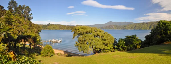 Marlborough sesleri olarak yaz öğleden sonra panorama, Yeni Zelanda — Stok fotoğraf